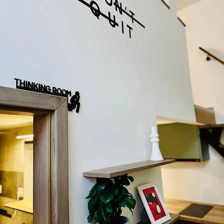 Laughlab With Free Parking -enjoy!!! Appartement *
