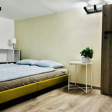 Laughlab With Free Parking -enjoy!!! * Budapest