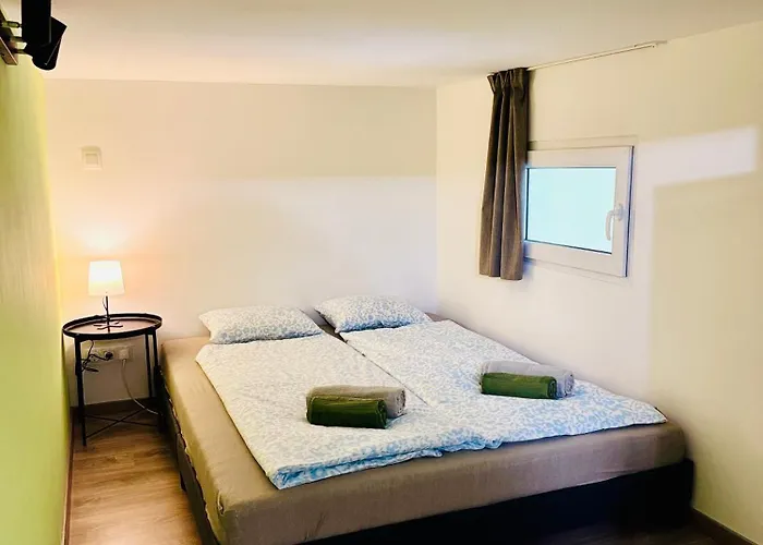 Laughlab With Free Parking -enjoy!!! Apartman *